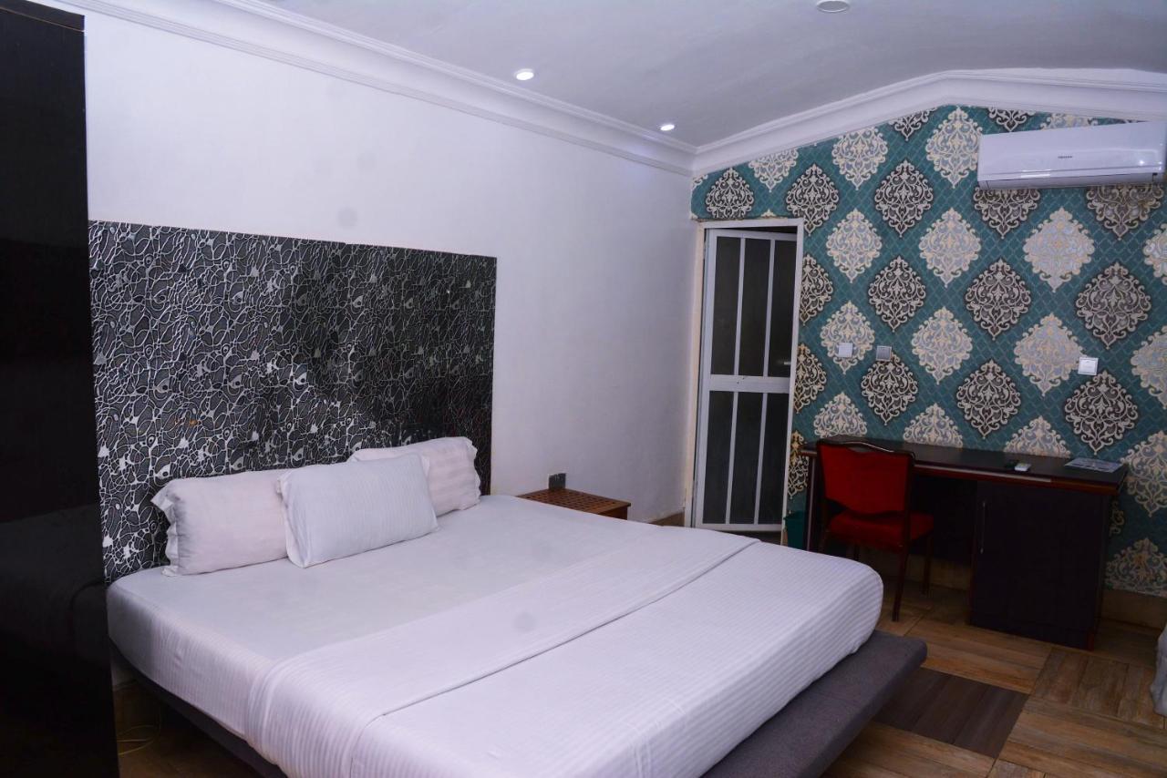 Connecting Lagos Suites Eksteriør billede